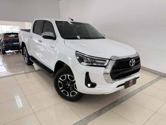 TOYOTA HILUX 2.8 D-4D TURBO DIESEL CD SRV 4X4 AUTOMÁTICO